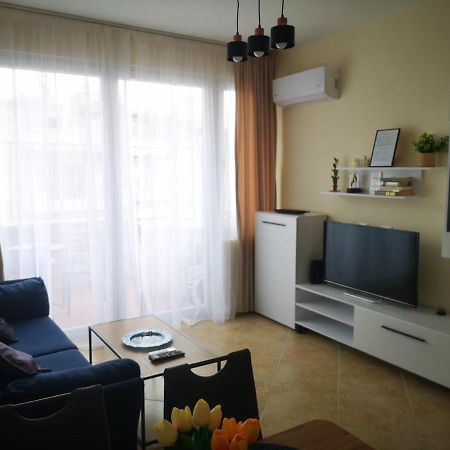 Riviera Deluxe Apartments Vlore Bagian luar foto