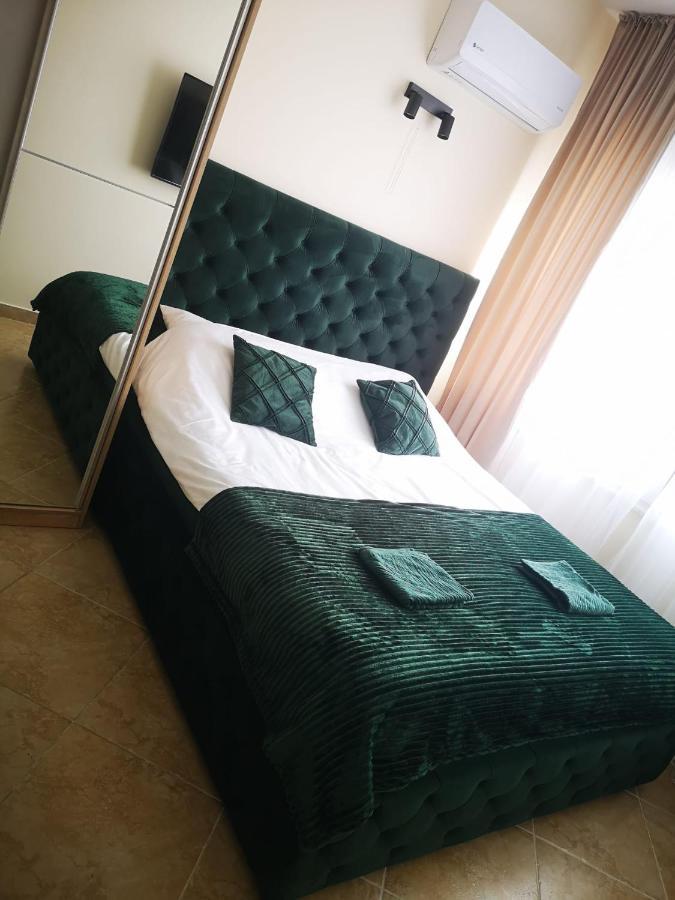 Riviera Deluxe Apartments Vlore Bagian luar foto