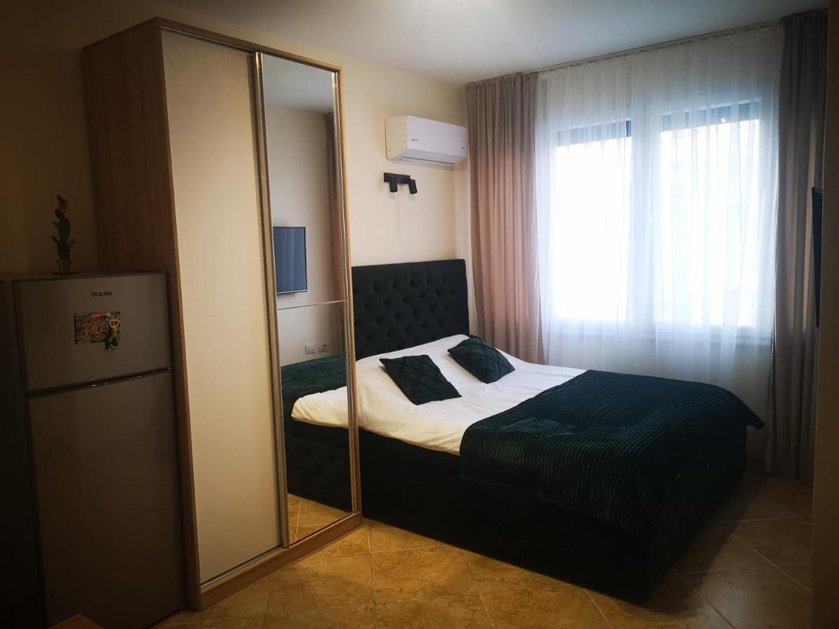 Riviera Deluxe Apartments Vlore Bagian luar foto