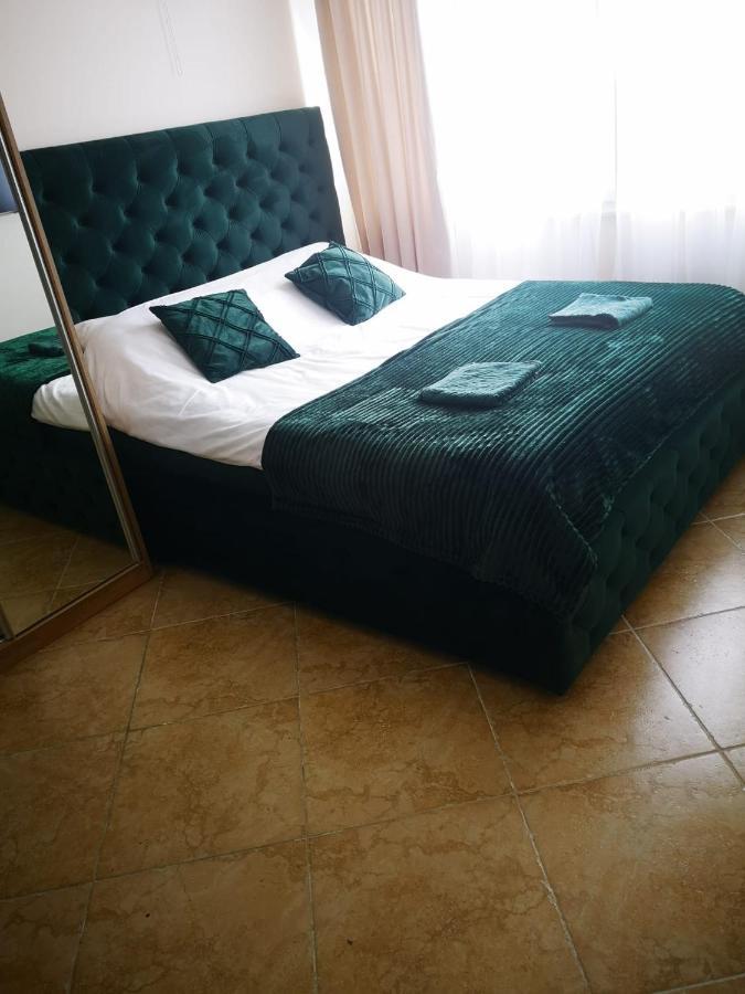 Riviera Deluxe Apartments Vlore Bagian luar foto