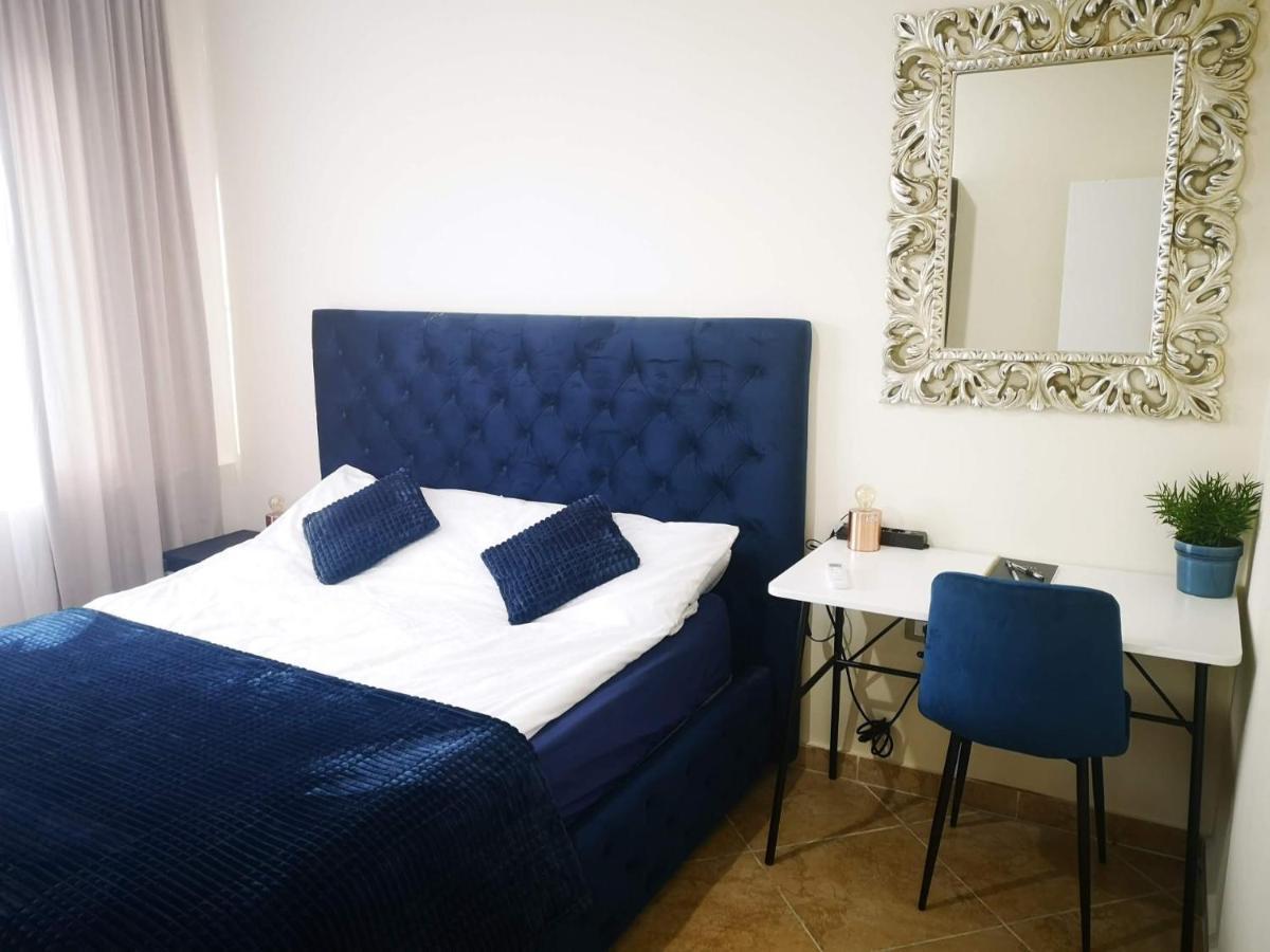 Riviera Deluxe Apartments Vlore Bagian luar foto