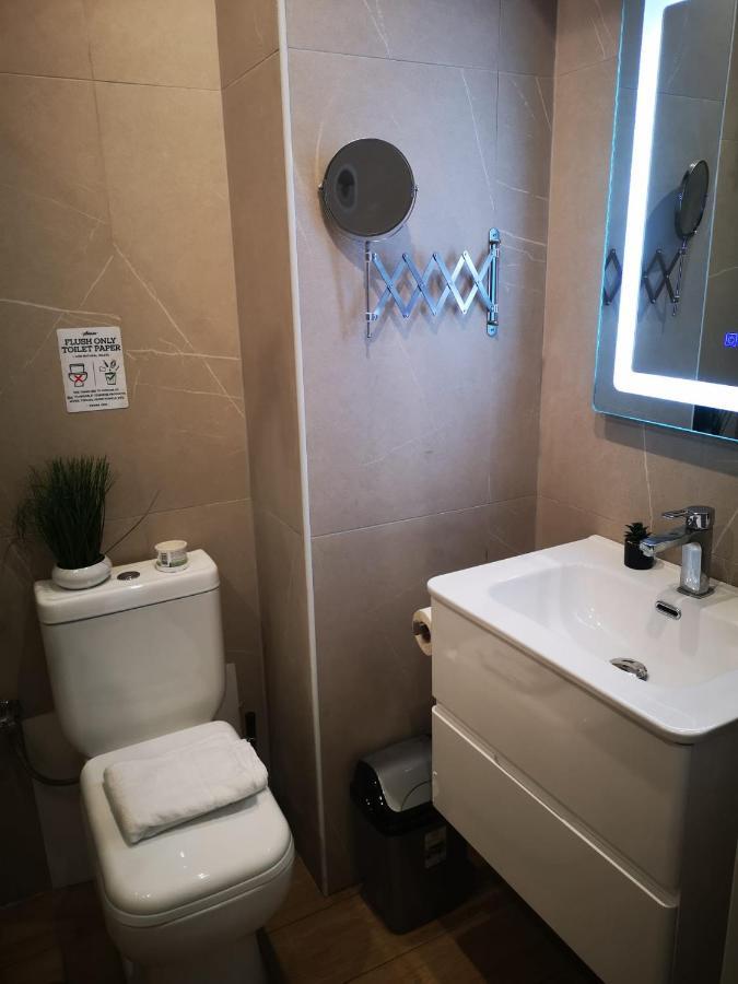 Riviera Deluxe Apartments Vlore Bagian luar foto